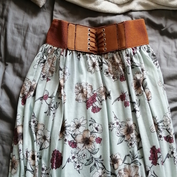 COPY - Long floral skirt - Picture 2 of 2